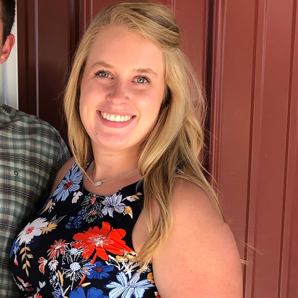 Meet your Posher, Lindsey - Picture 3 of 6